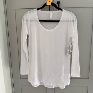 LuLaRoe Lynnae (White Long Sleeve Tee)